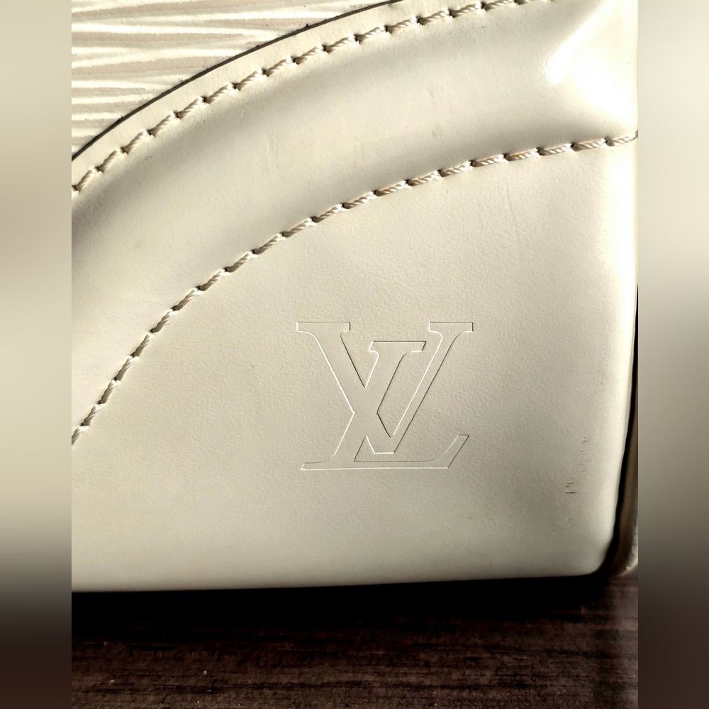 Louis Vuitton Ivory Epi Bowling Montaigne PM With Silver Lock And Two Keys - Picture 3 of 16